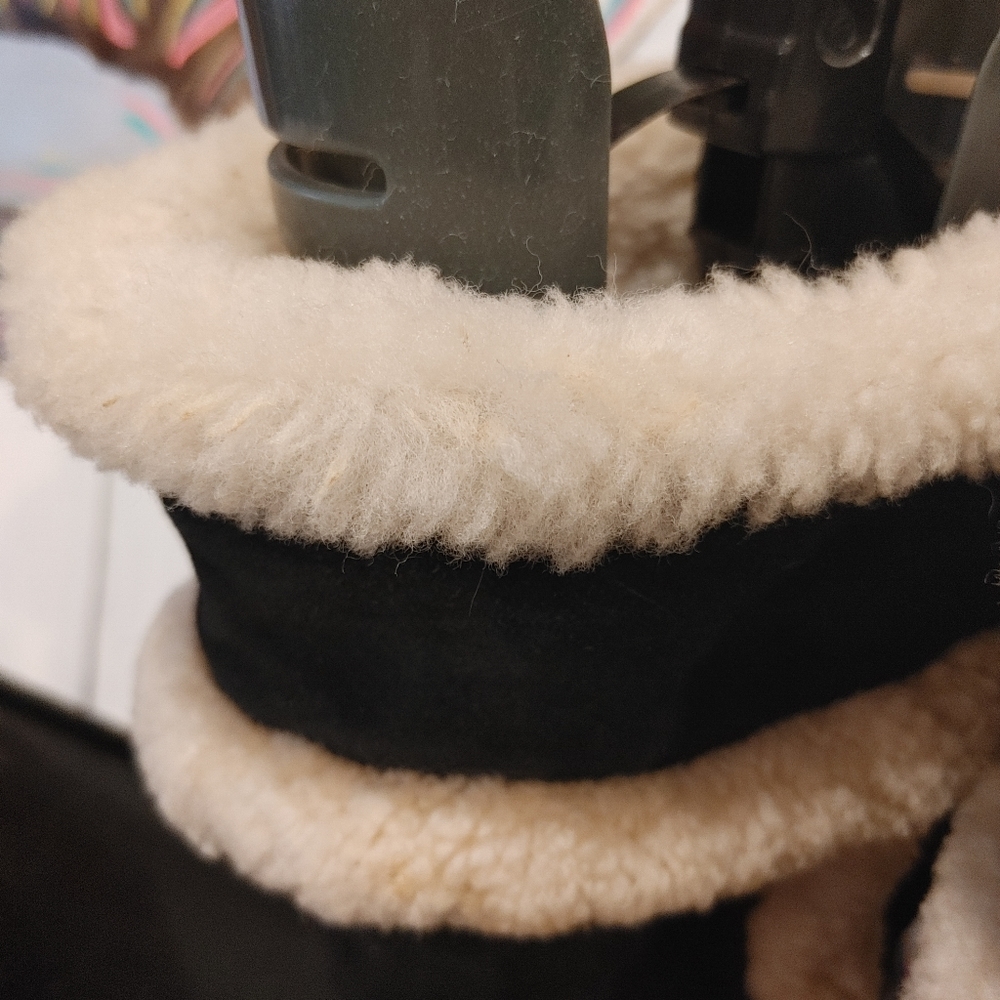 Michael Kors Black Shearing boots - Picture 5 of 10